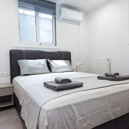 Stylish Brand New Apt Near Megaro Mousikis Athens Exterior photo