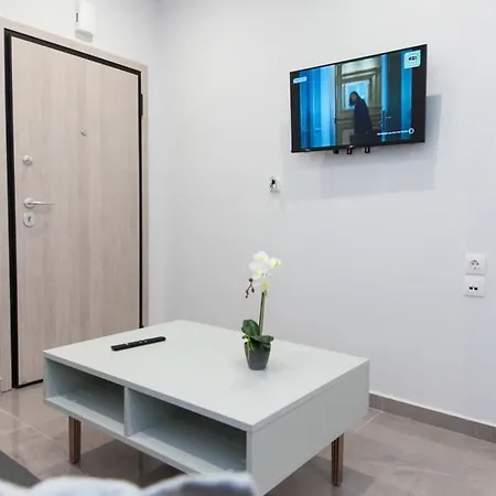 Stylish Brand New Apt Near Megaro Mousikis Athens Exterior photo