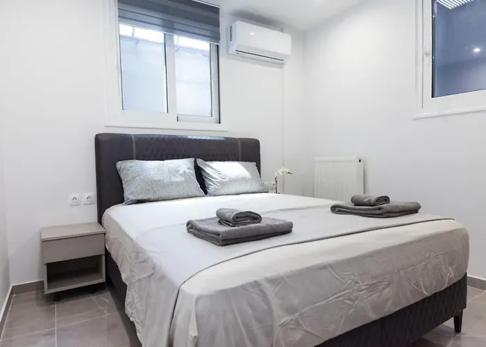 Stylish Brand New Apt Near Megaro Mousikis