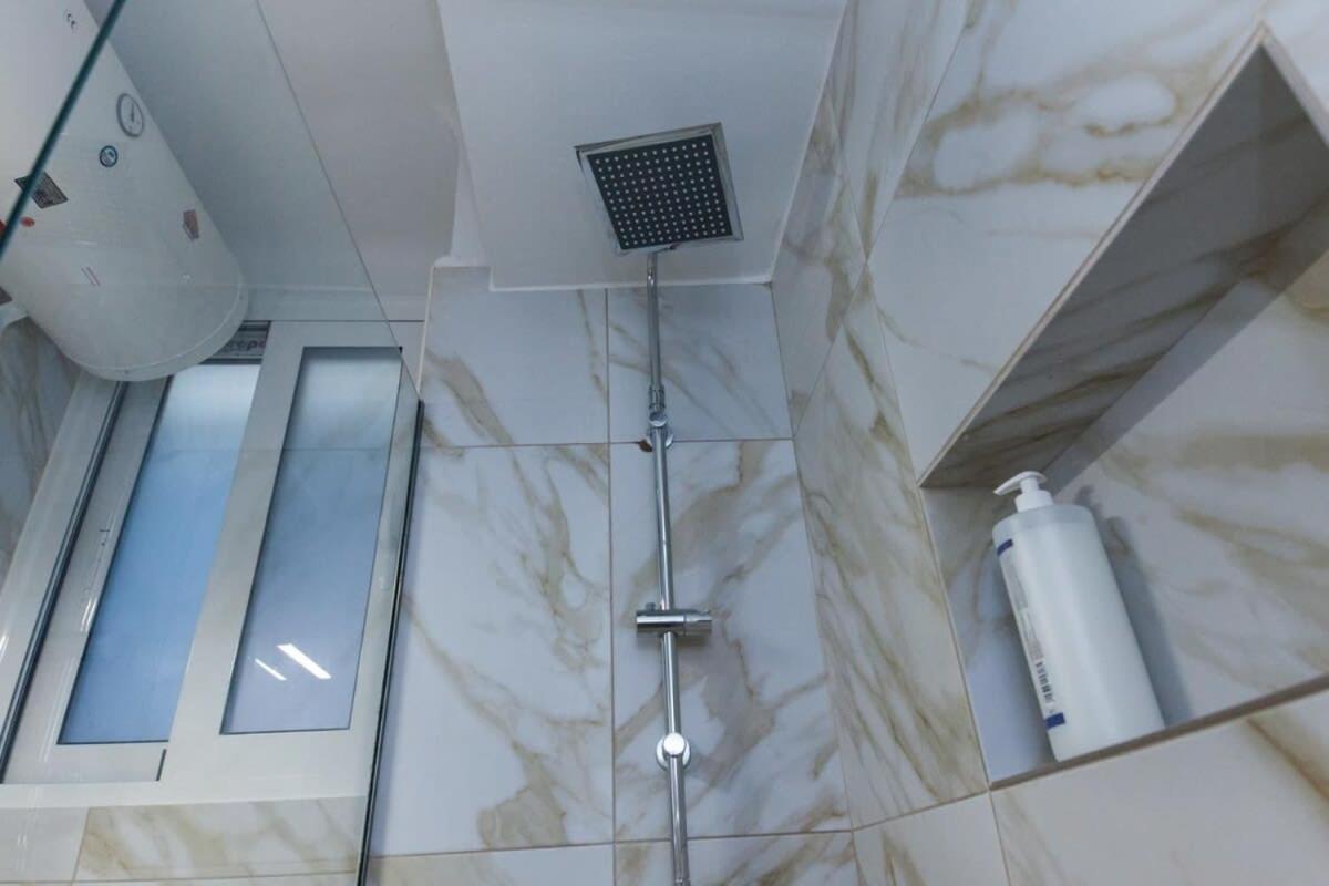 Stylish Brand New Near Megaro Mousikis Apartment Athens