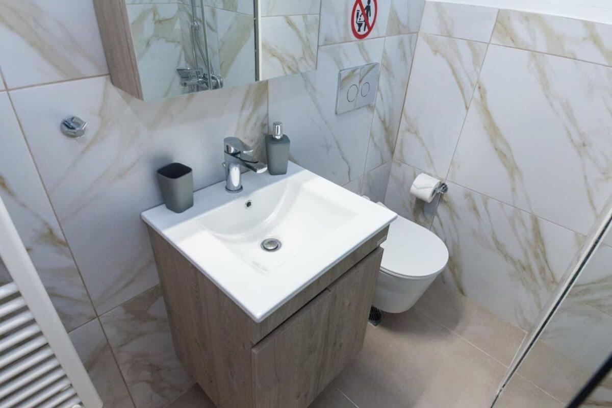 Apartment Stylish Brand New Near Megaro Mousikis *