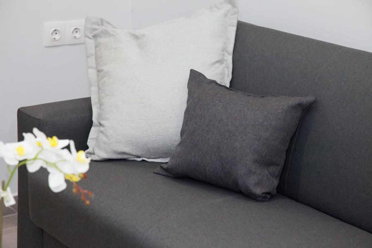 Stylish Brand New Near Megaro Mousikis Apartment *
