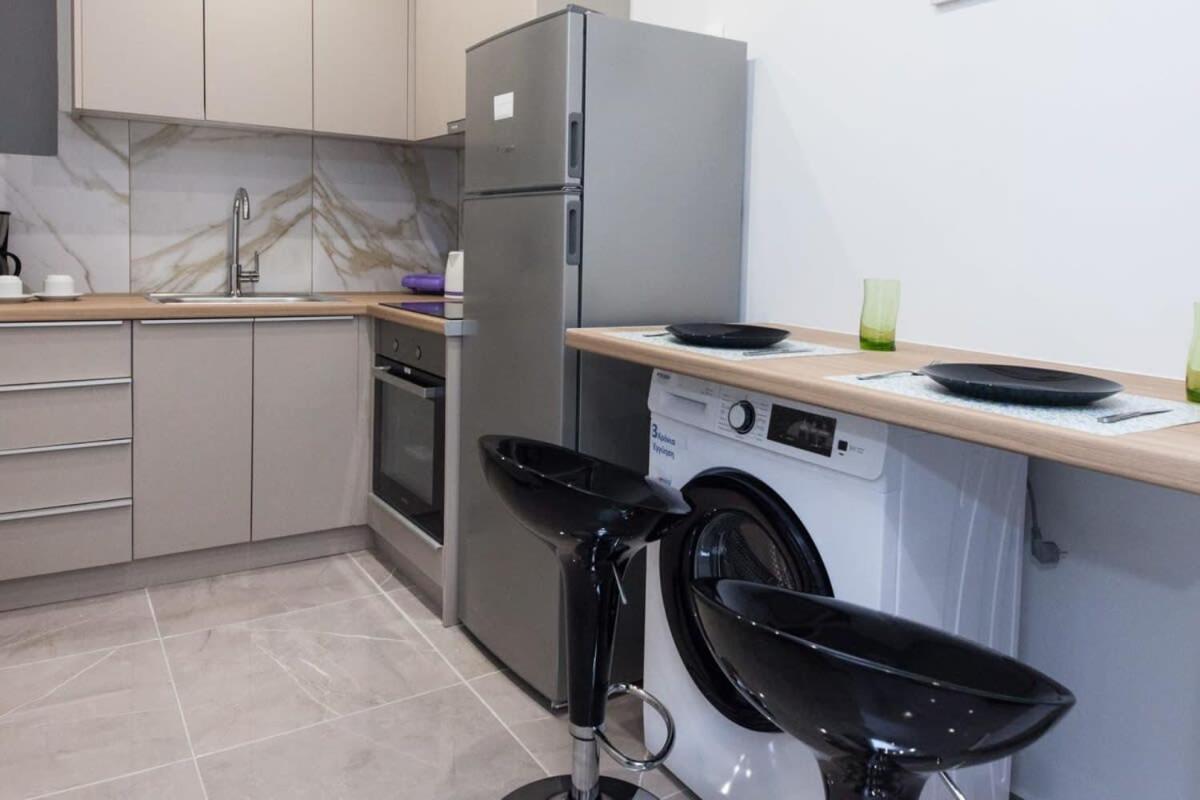 Stylish Brand New Near Megaro Mousikis Apartment Athens
