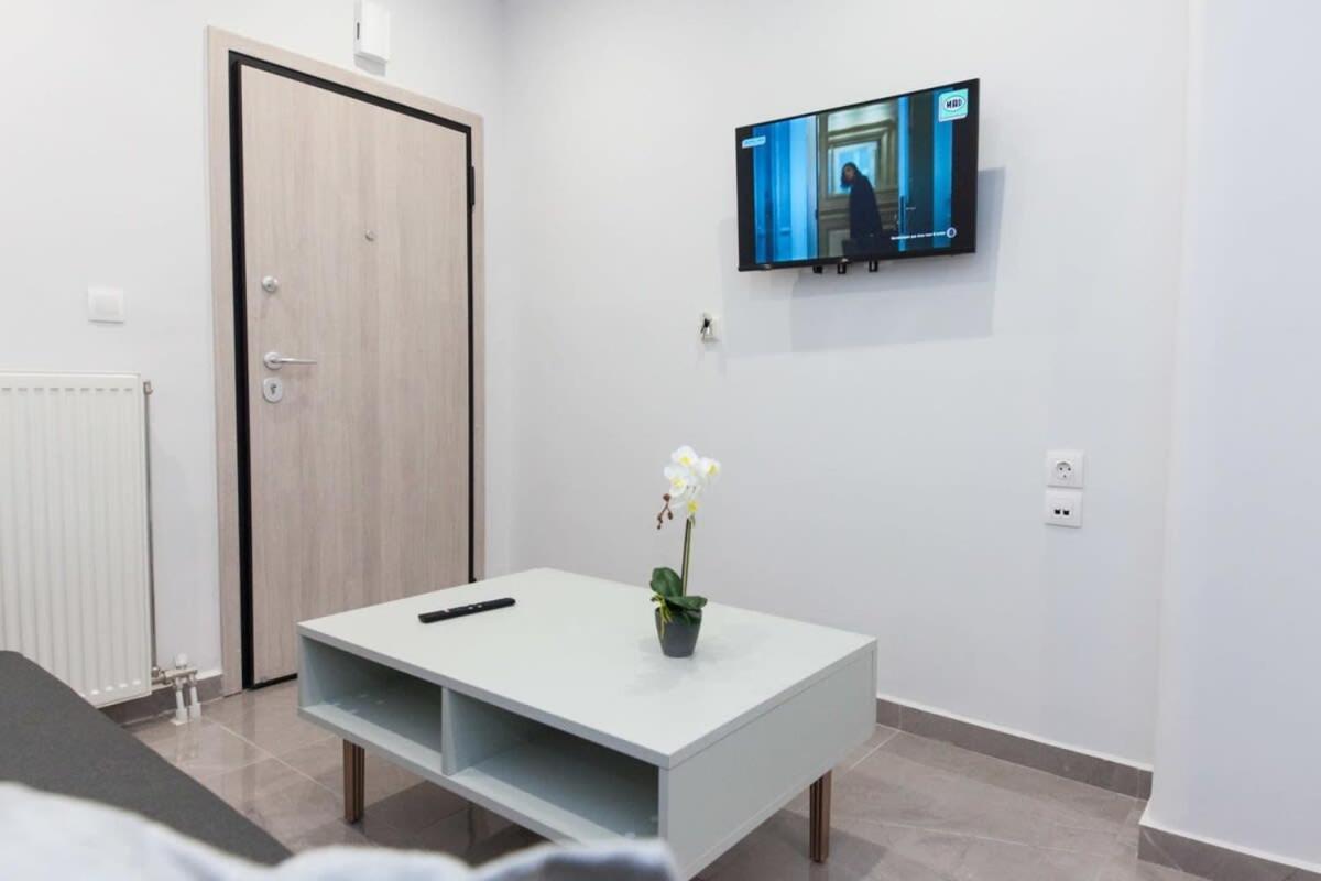 Stylish Brand New Near Megaro Mousikis אתונה